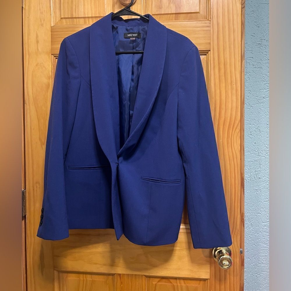 Nine West beautiful one button navy blazer size 12